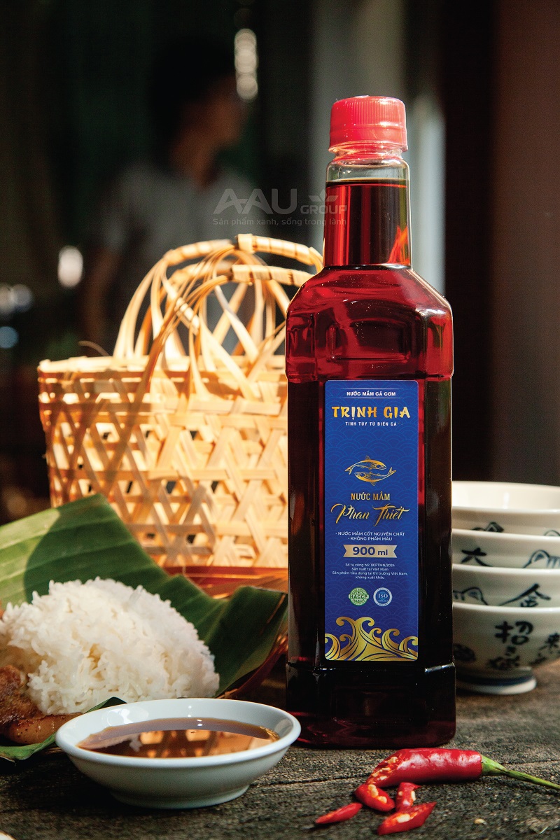 Nước mắm cá cơm Phan Thiết Trịnh Gia 10N chai 900ml